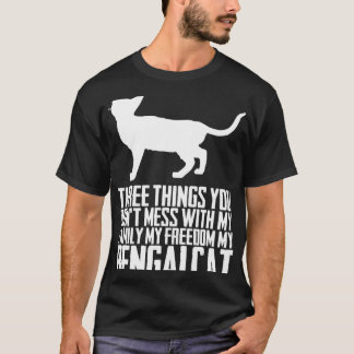 Bengal kitten  Bengal mom  Bengal dads T-Shirt