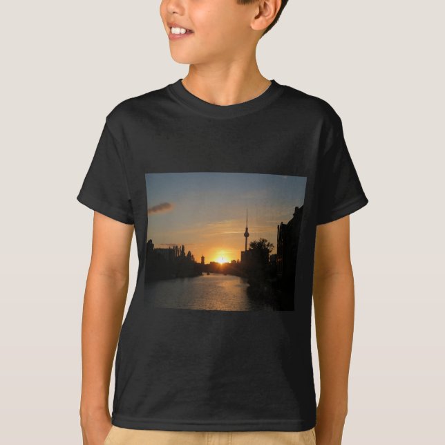 Berlin Germany Skyline Night Postcard Fernsehturm T-Shirt (Front)