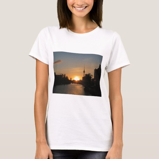Berlin Germany Skyline Night Postcard Fernsehturm T-Shirt (Front)