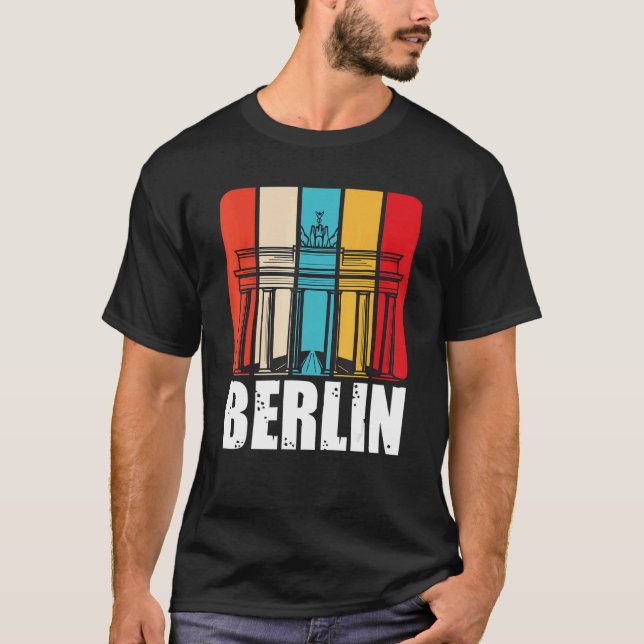 Berlin Retro Brandenburg Gate On Pariser Platz In  T-Shirt (Front)