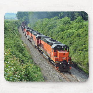 Bessemer and Lake Erie #910 leads a Southbound tra Mouse Mat