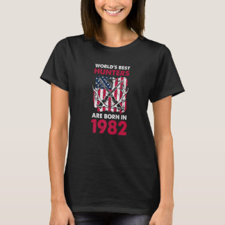 Best Hunters Born In 1982 Deer Hunting American Fl T-Shirt