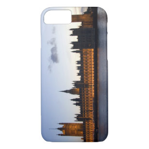 Big Ben and the Houses of Parliament in the city iPhone 8/7 Case