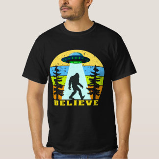 Bigfoot alien believe T-Shirt