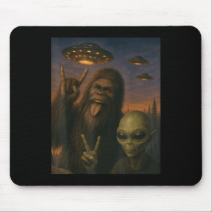 Bigfoot Alien Rock On Selfie Ufo Funny Gifts Men W Mouse Mat