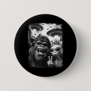 Bigfoot Alien Selfie Rock On Peace Sign Funny UFO 6 Cm Round Badge