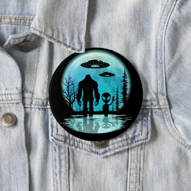 Bigfoot Alien UFO Disclosure Conspiracy Gift 10 Cm Round Badge (In Situ)