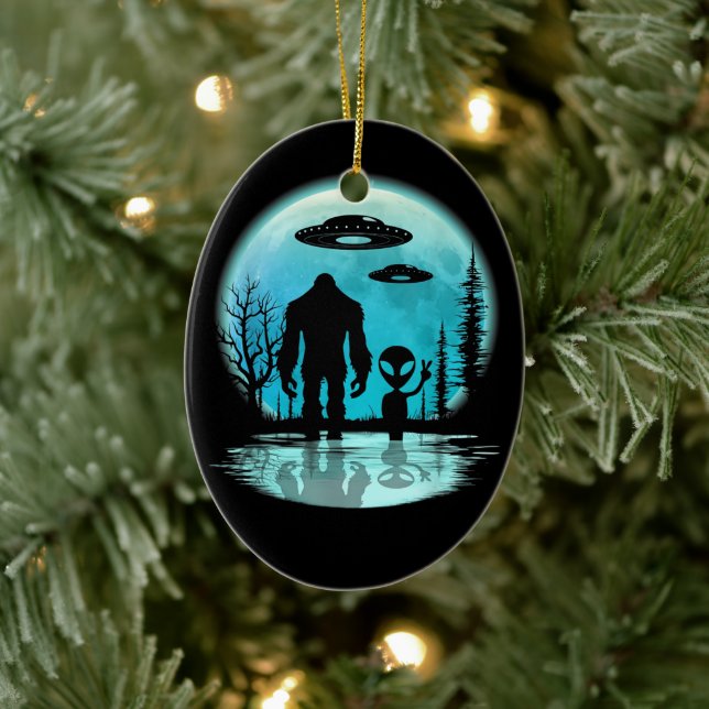 Bigfoot Alien UFO Disclosure Conspiracy Gift Ceramic Tree Decoration (Tree)