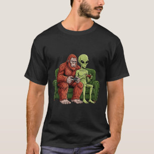 Bigfoot Alien Video Games Gaming Sasquatch Ufo Men T-Shirt