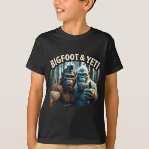 Bigfoot and yeti selfie cryptid squatch hunter T-Shirt