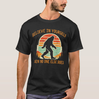 Bigfoot Believe In Yourself Funny Sasquatch Men T-Shirt