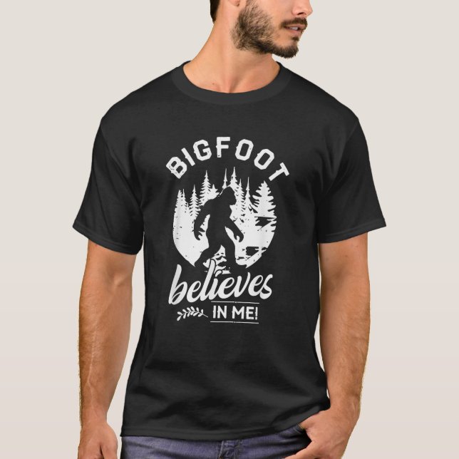 Bigfoot believes in me T Shirt Funny Sasquatch Gif (Front)