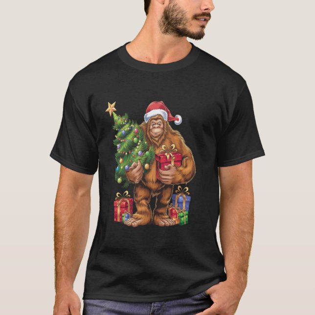 Bigfoot Christmas Tree Lights Xmas Boys Men Sasqua T-Shirt (Front)