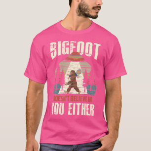 Bigfoot Doesn'T Believe In You Either Ufo T-Shirt