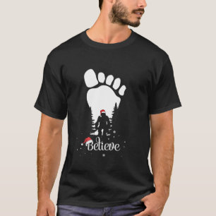 Bigfoot foot print Yeti Believe santa hat Christma T-Shirt