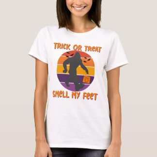 Bigfoot Halloween Trick or Treat Smell My Feet  T-Shirt