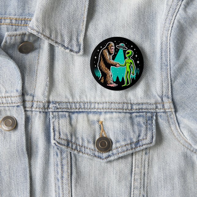 Bigfoot Meets Alien 6 Cm Round Badge (In Situ)
