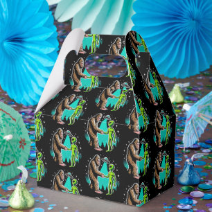 Bigfoot Meets Alien Favour Box