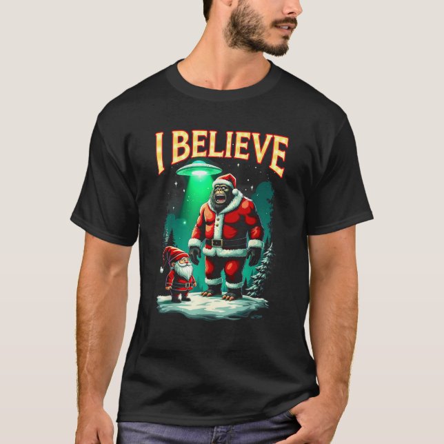 Bigfoot Santa Funny Christmas UFO Believe gnomes D T-Shirt (Front)