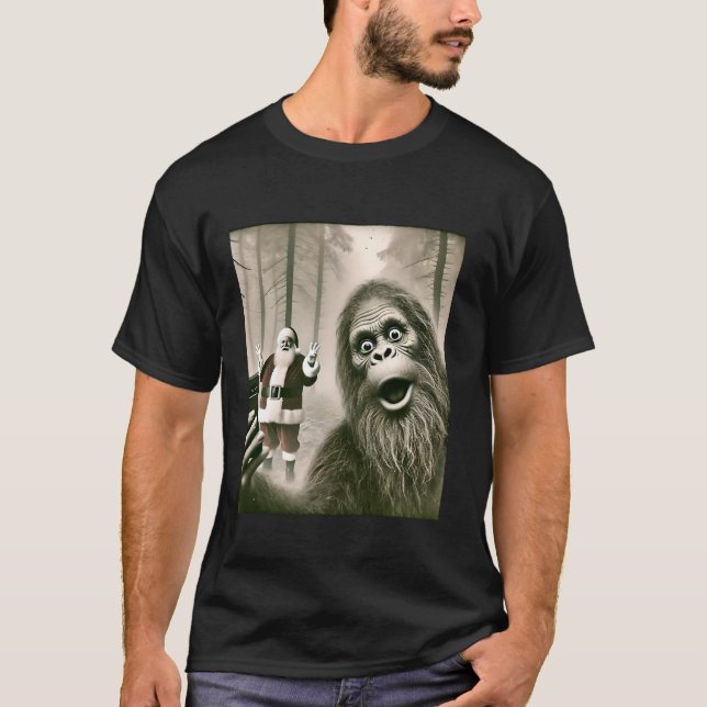 Bigfoot Santa really exists surprised Selfie Chris T-Shirt (Front)
