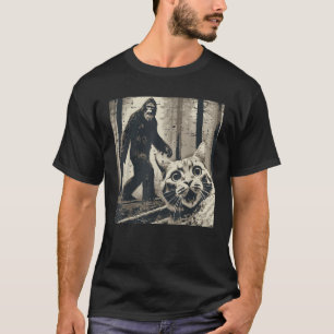 Bigfoot Sasquatch Cat Selfie Funny Meme Kitty Men T-Shirt
