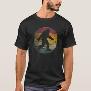 Bigfoot Sasquatch Gift Vintage Distressed Retro Su T-Shirt