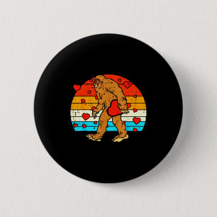 Bigfoot Sasquatch Retro Heart Funny Valentines Day 6 Cm Round Badge