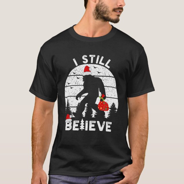 Bigfoot Sasquatch Yeti Believe santa hat Christmas T-Shirt (Front)