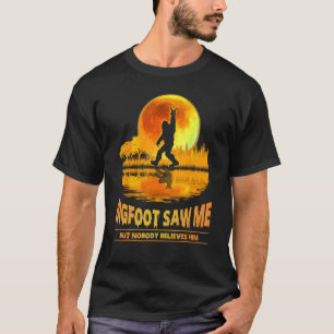 Bigfoot saw me but nobody believes him moon T-Shirt