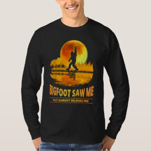 Bigfoot saw me but nobody believes him moon T-Shirt