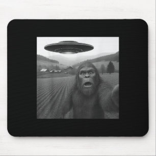 Bigfoot Selfie With Alien Ufo Funny Gifts For Men Mouse Mat