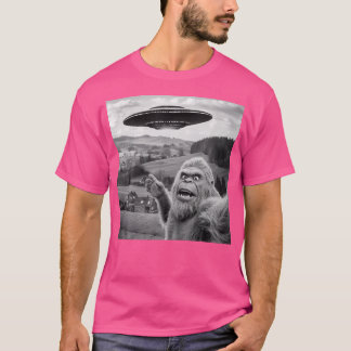 Bigfoot Selfie With Alien Ufo Funny Gifts For Men  T-Shirt