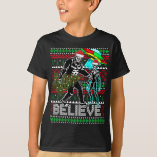 Bigfoot UFO Alien Christmas Gift Alien Bigfoot Ugl T-Shirt