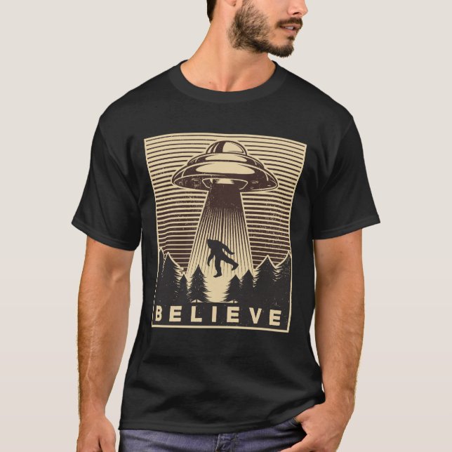 Bigfoot Ufo Retro Vintage T-Shirt (Front)