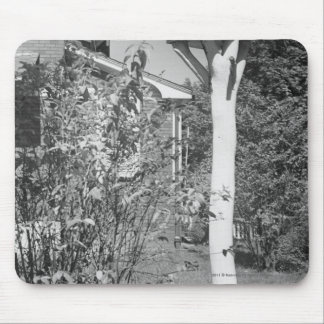 Bird house in garden mouse mat