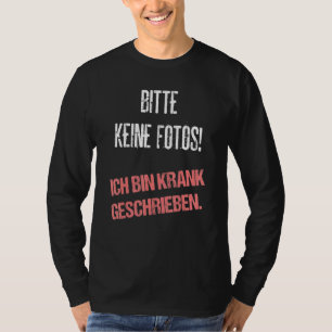 Bitte Keine Fotos Ich Bin Krank Written Saying T-Shirt