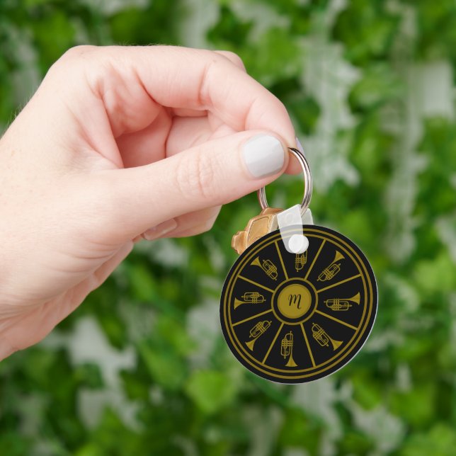 Black and gold motif with trumpets and a monogram key ring (Hand)