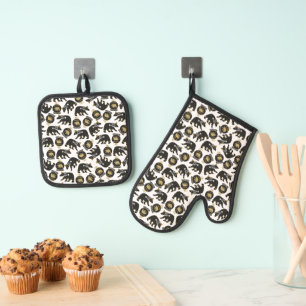 Black and Gold Polar Bear Pattern Christmas Oven Mitt & Pot Holder Set