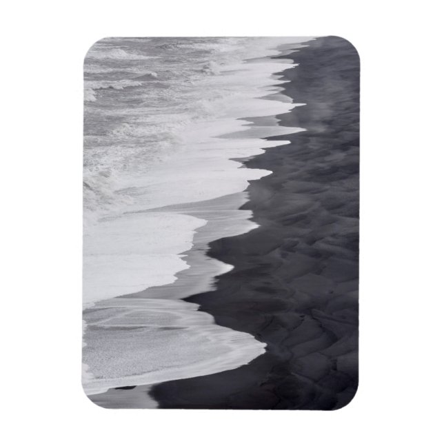 Black and white beach scenic magnet (Vertical)