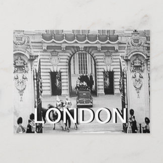 Black and white Buckingham Palace UK postcard