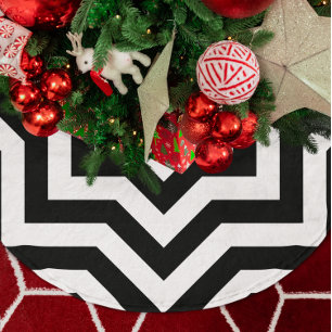 Black and White Chevron Brushed Polyester Tree Skirt