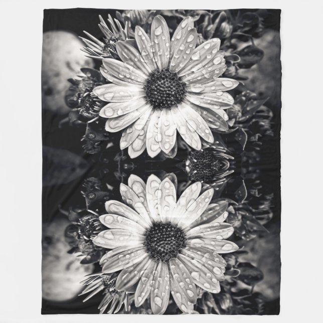Black and White Daisy Flower Fleece Blanket (Front)