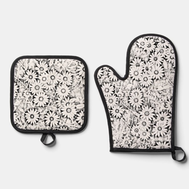 Black and White Daisy Pattern Towel Oven Mitt & Pot Holder Set (Front)