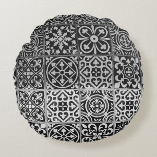 Black and white damask patterns round cushion