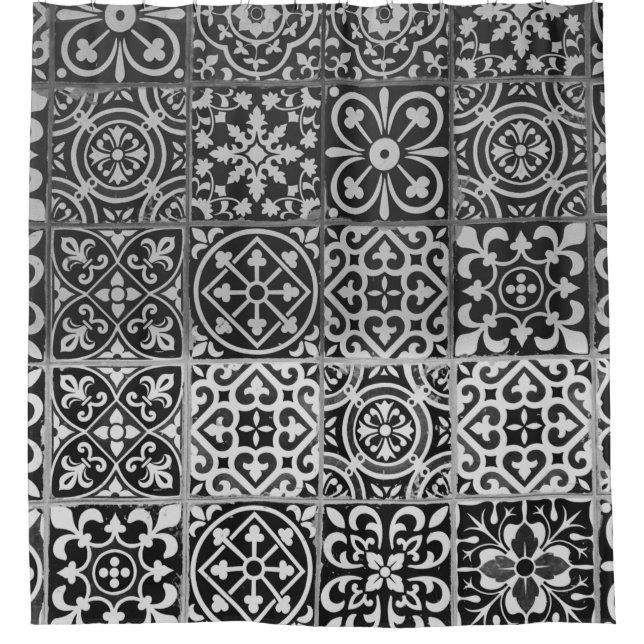 Black and white damask patterns shower curtain (Front)