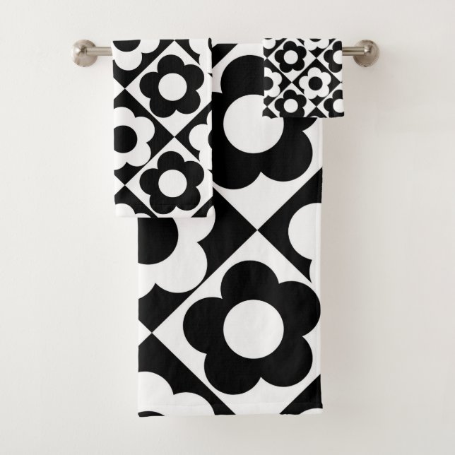 Black and White Diamond Check Flower Pattern Bath Towel Set (Insitu)