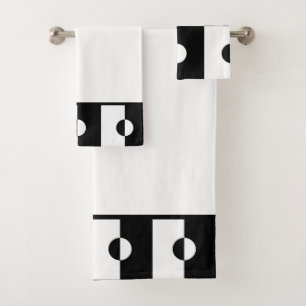 Black and White Geometric Circle Square Pattern Bath Towel Set