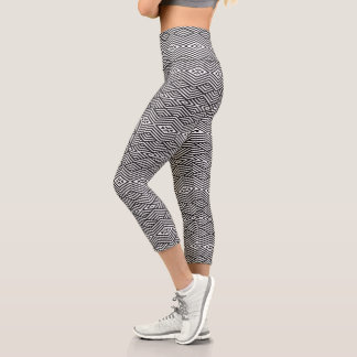 Black and White Geometric Pattern Capri Leggings