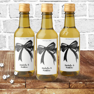 Black and White Modern Chic Cute Bow Wedding Favou Wine Label