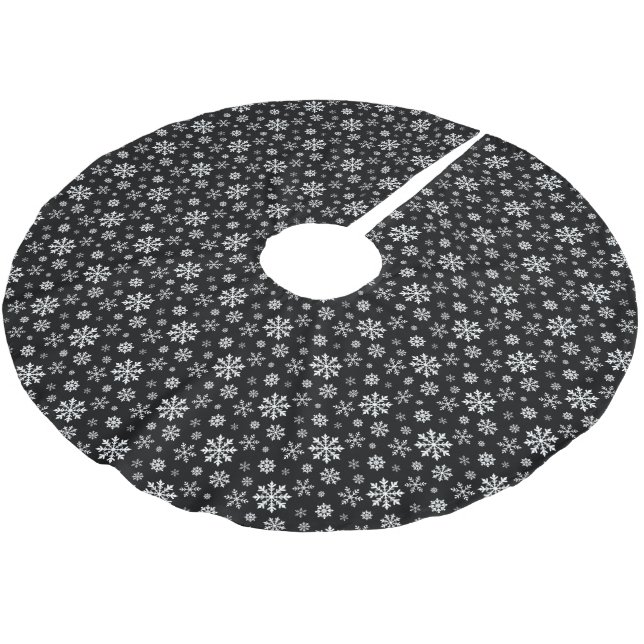 Black And White Modern Winter Snowflakes Pattern Brushed Polyester Tree Skirt (Angled)